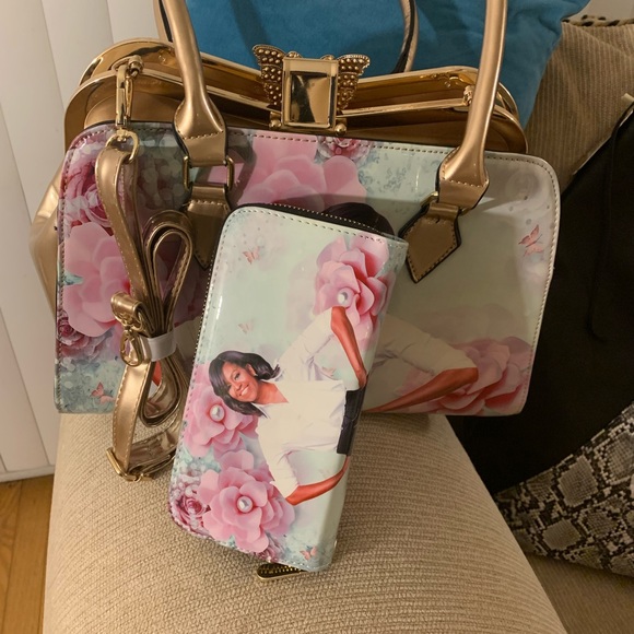 A president pocketbook Michelle Obama with wallet. - Picture 5 of 5